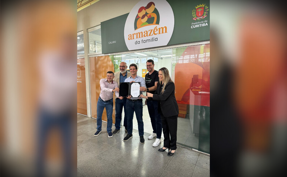 Prefeitura de Curitiba lança venda de ração animal nos Armazéns da Família e destaca parceria com o deputado Matheus Laiola