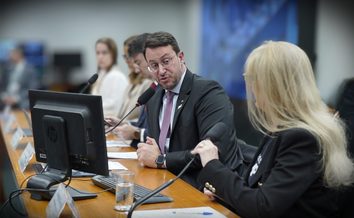 Combate à crueldade animal no mundo digital é tema de debate na Câmara