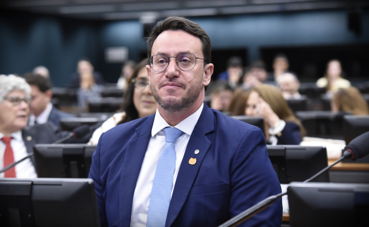 Comissão aprova relatório de Matheus Laiola para criação de Medida Protetiva Digital