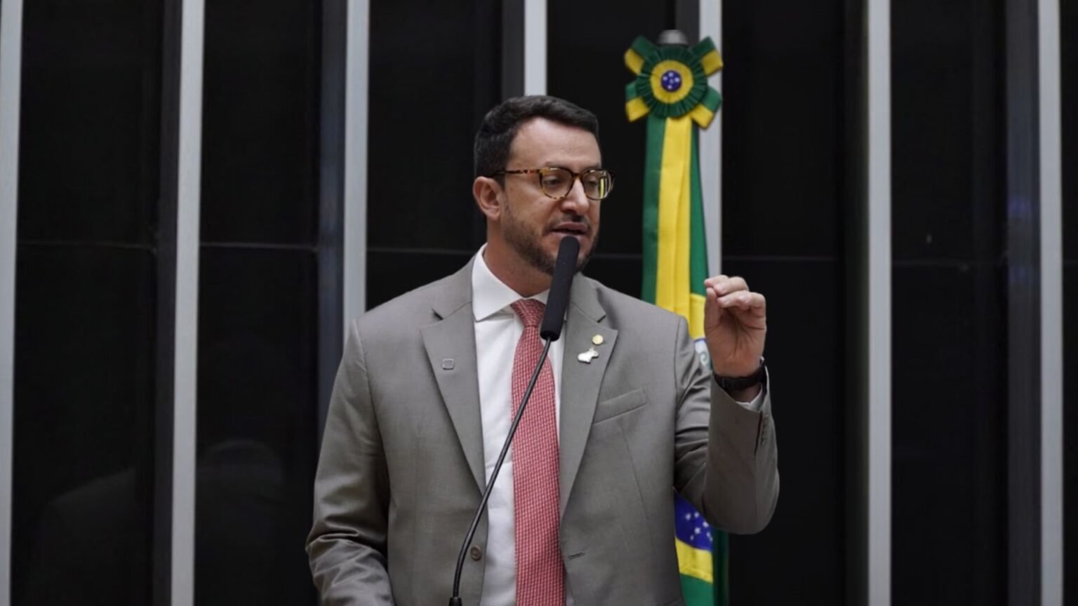 Câmara aprova projeto do Delegado Matheus Laiola que cassa CNH de quem abandonar animais
